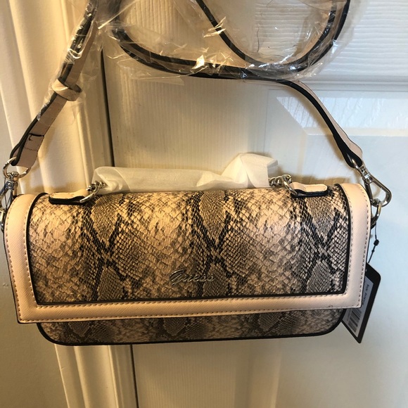 ❗️SOLD❗️ Guess womens crossbody purse in snakeskin - Picture 4 of 7